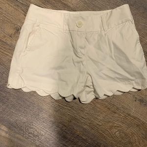 Loft scalloped hem shorts